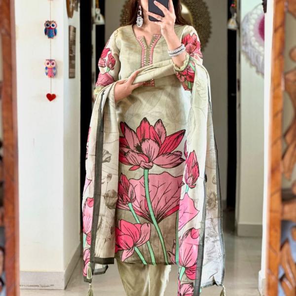 DT BRAND Pastel Pista Floral Mirror Work Kurta Set – Muskin Silk Elegance