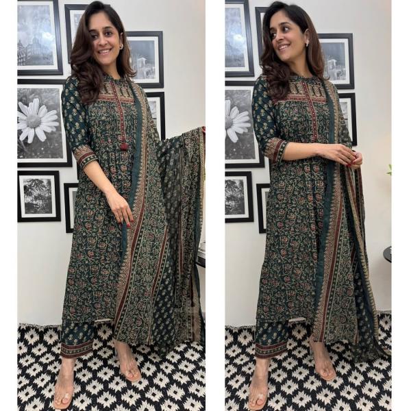 DT BRAND Meher Pure Cotton Pocket Suit Set – Mill Print Dupatta | Showroom Quality