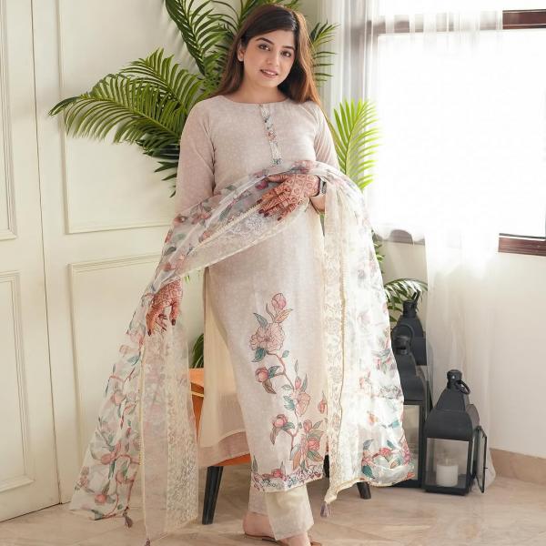 Noor Off-White Printed Lilan Cotton Suit Set – Elegant Everyday & Festive Wear