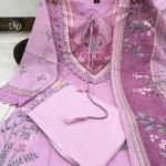 Zarinah Lilac Muslin Pakistani Suit Set – Digital Print & Hand Embroidery with Pearl Mala
