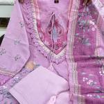 Zarinah Lilac Muslin Pakistani Suit Set – Digital Print & Hand Embroidery with Pearl Mala