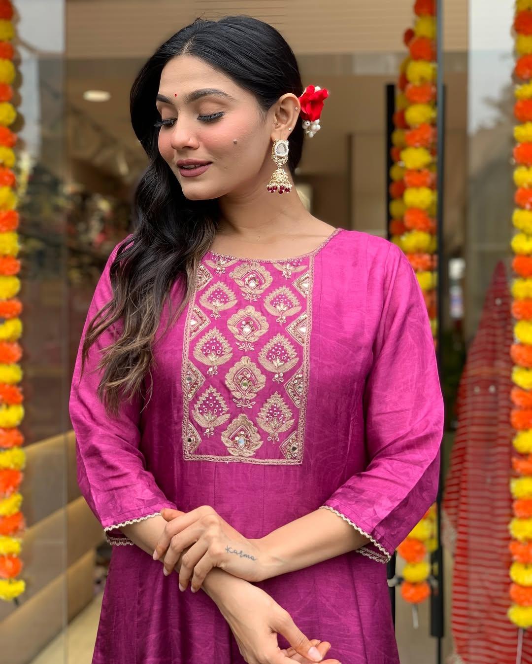 Pink Violet – Anarkali Flared Kurti Pant Dupatta Set (Muslin with Golden Zari Work)