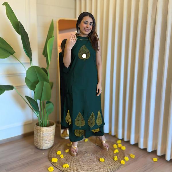✨ Product Name: "Saanvi" Cotton Flex Mirror Work Sleeveless Kurti-Plazo Set