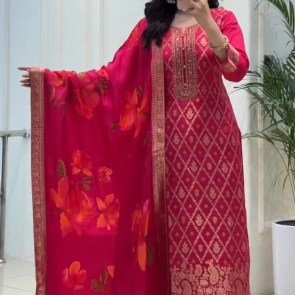 Suhani Banarasi Silk Kurti Pant Set with Dupatta & Pearl Bracelet